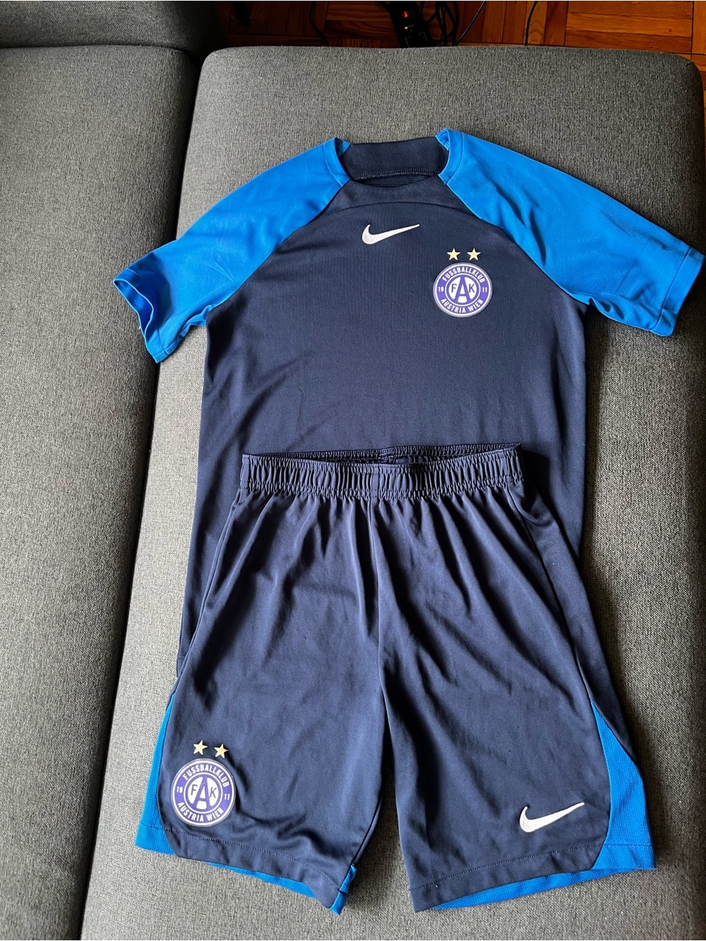 Nike FK Austria Wien Youth L Soccer Training Kit 2 Pc Soccer